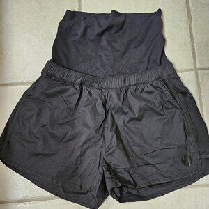 Cadenshae Small black maternity shorts